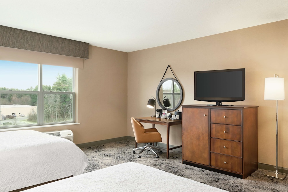 Hampton Inn & Suites Exeter - photo 12