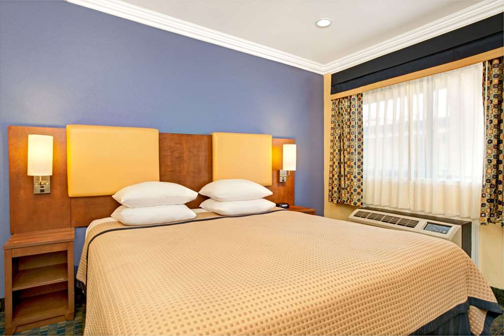 Days Inn by Wyndham San Francisco Lombard - photo 11