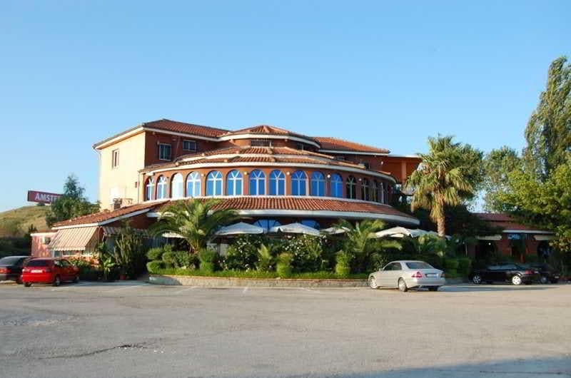 Pilo Lala Konjat — hotel in Lushnje