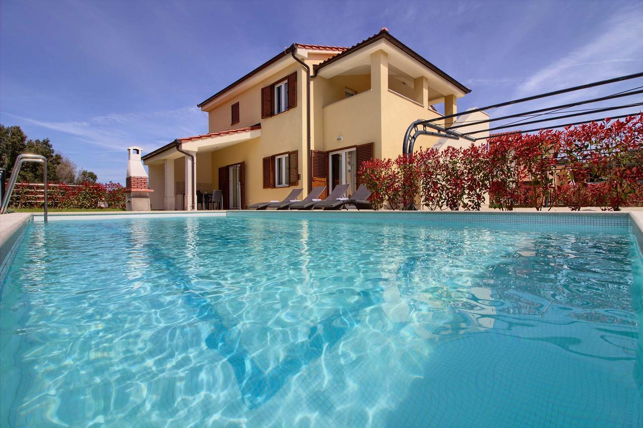 Complex of 2 Villas Banjole Mar with 2 Private Pools for Up To 20 Persons 200m From the Beach Wiibuk — 4-Star Luxury Hotel in Medulin, Croatia