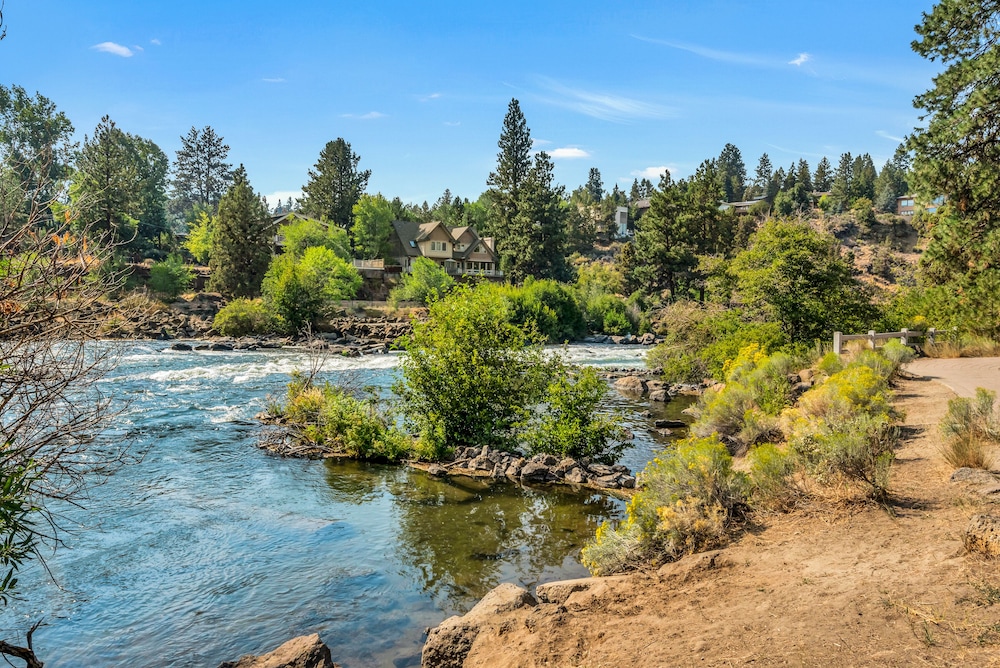 Bend Riverside Inn & Suites - photo 317