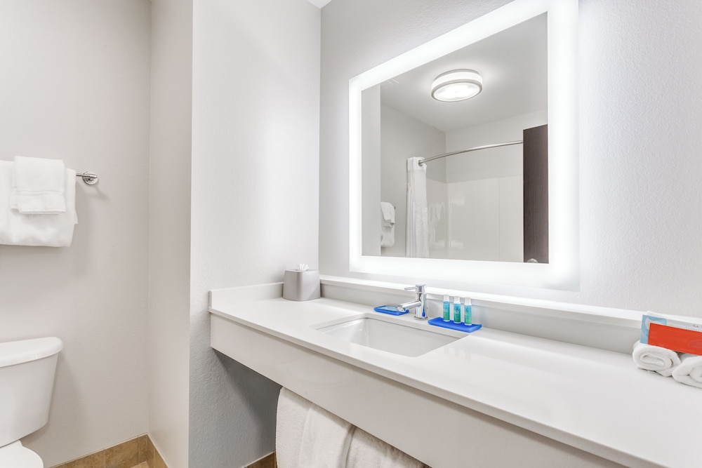Holiday Inn Express & Suites Eau Claire North by IHG - photo 18