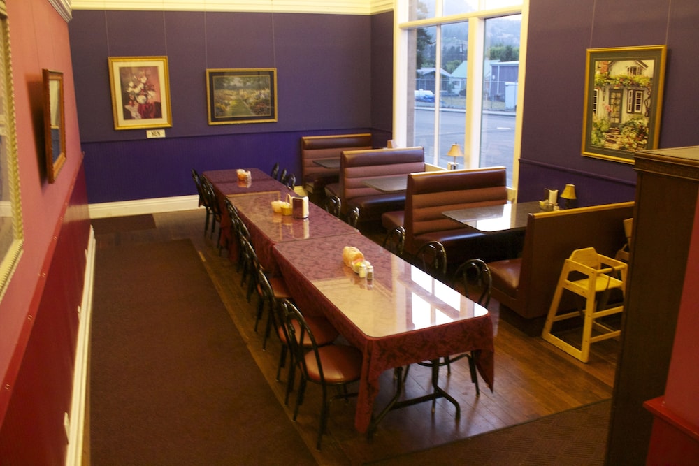 Hearthstone Elegant Lodge by the River - photo 32