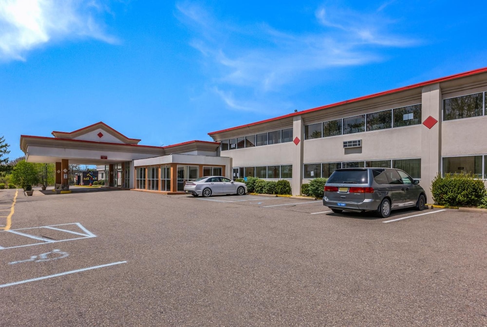 Red Carpet Inn Hazleton - photo 36
