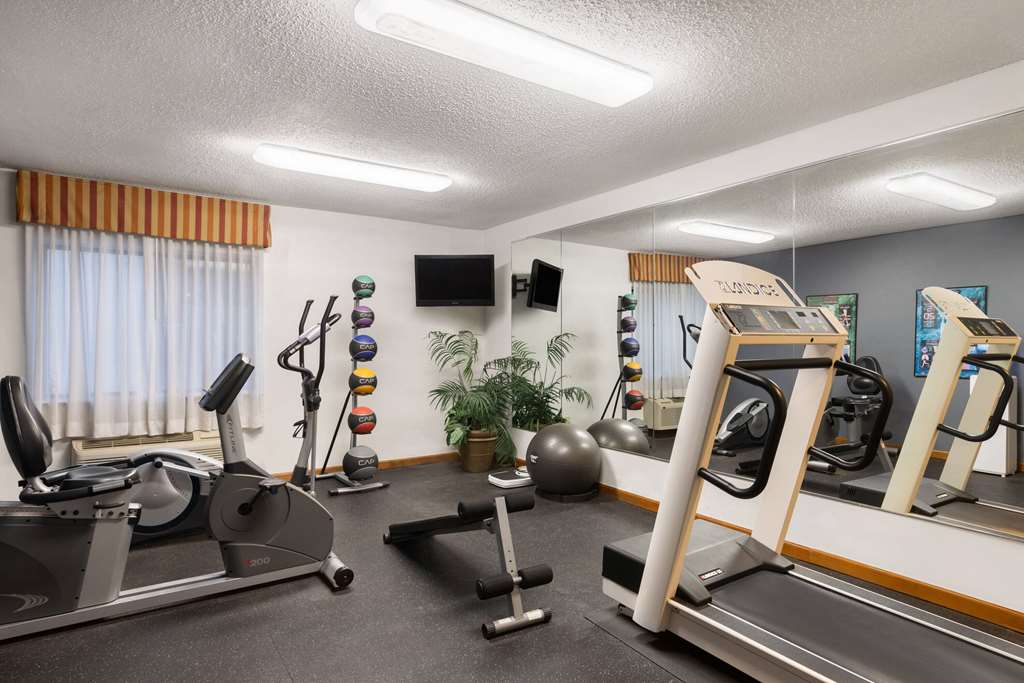 Days Inn & Suites by Wyndham Kansas City South - photo 7