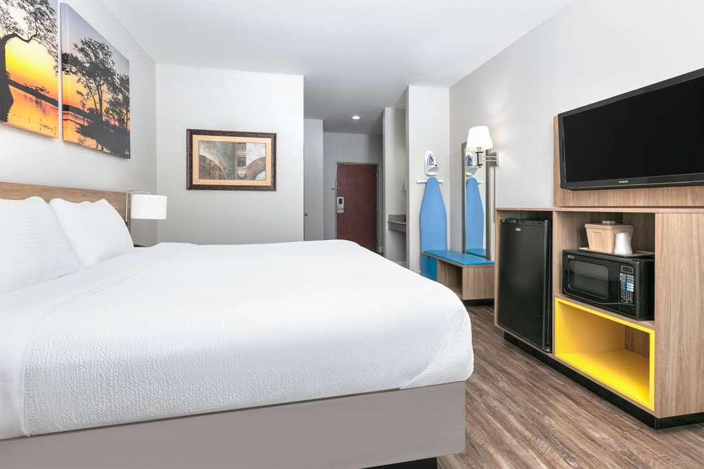 Days Inn & Suites by Wyndham Cabot - photo 11