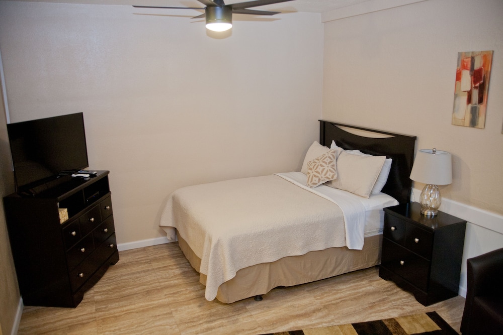 The Green Tree Hotel - photo 6