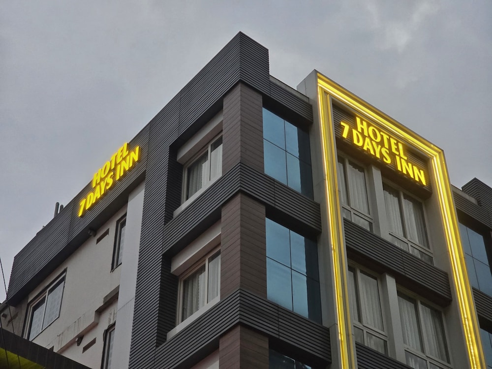 Hotel 7 Days Inn in Dharamsala, India