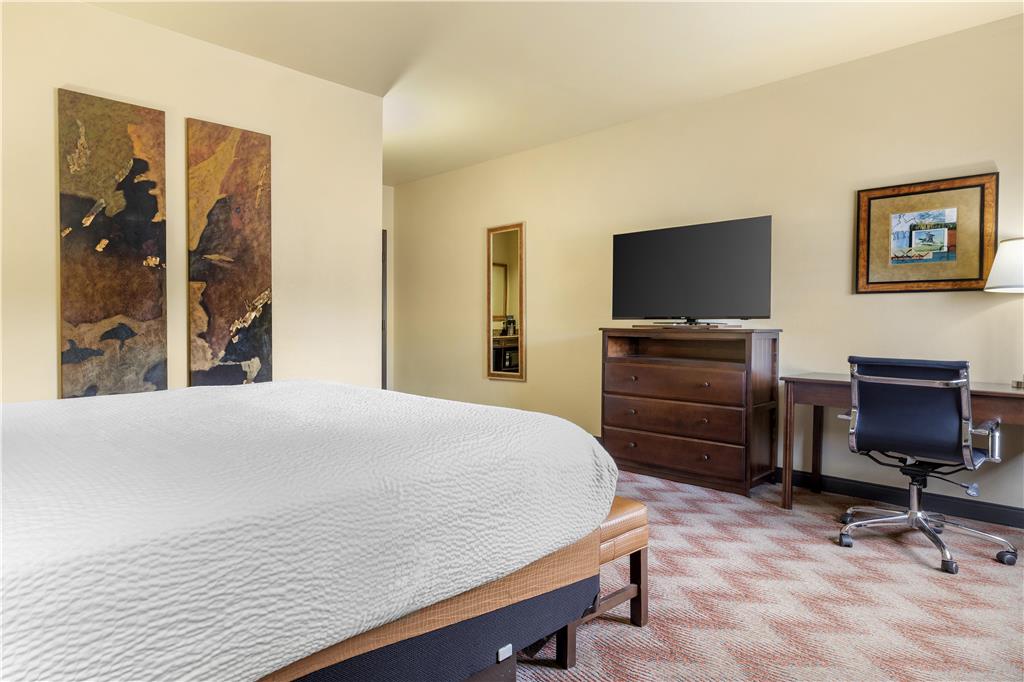 Best Western Plus Cimarron Hotel & Suites - photo 31