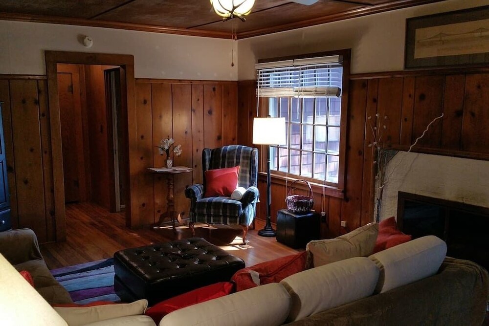 Historic Red Smarthouse King Walk Dwtn - photo 12