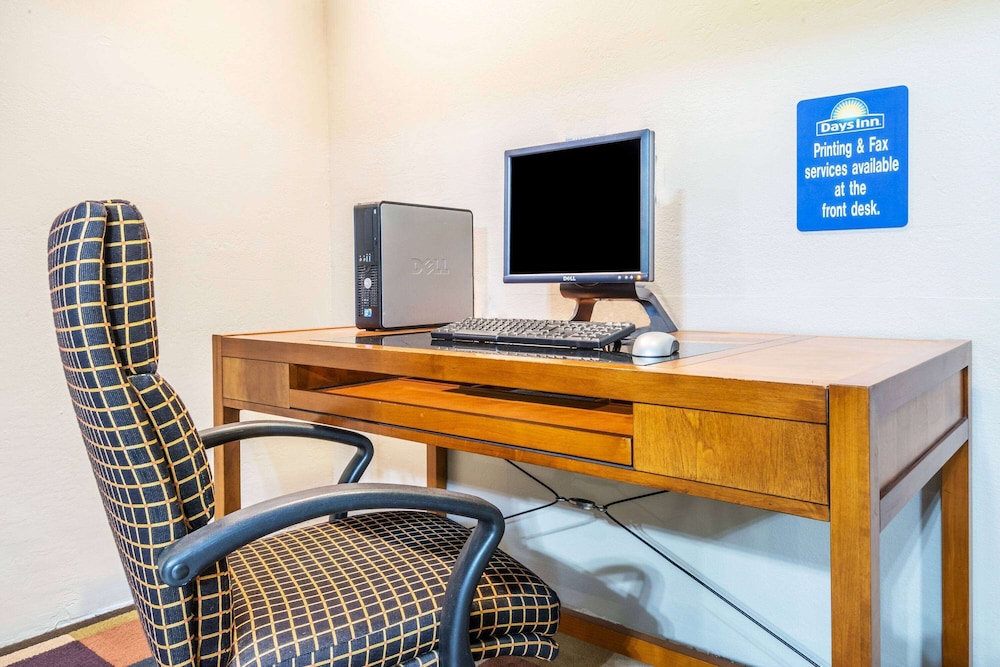 Days Inn by Wyndham Pueblo - photo 14