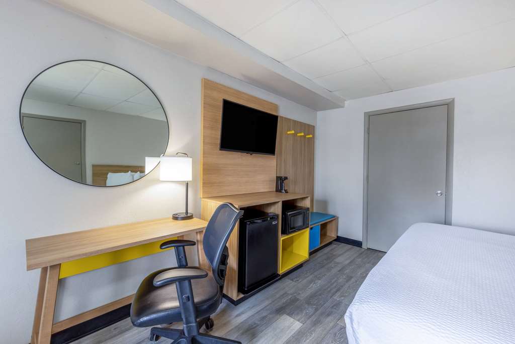 Days Inn by Wyndham Fredericksburg North - photo 25