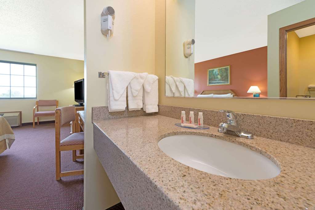Days Inn by Wyndham Cameron - photo 8