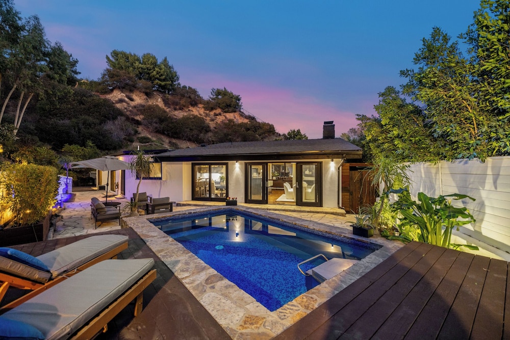 Shirley Lane Elegant Mid century Oasis With Pool & Canyon Views — hotel in Beverly Hills