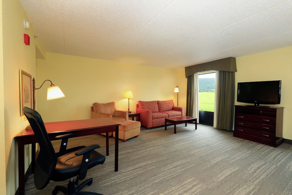 Hampton Inn & Suites Lamar - photo 51