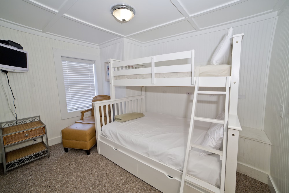 Georgianne Inn & Suites - photo 10