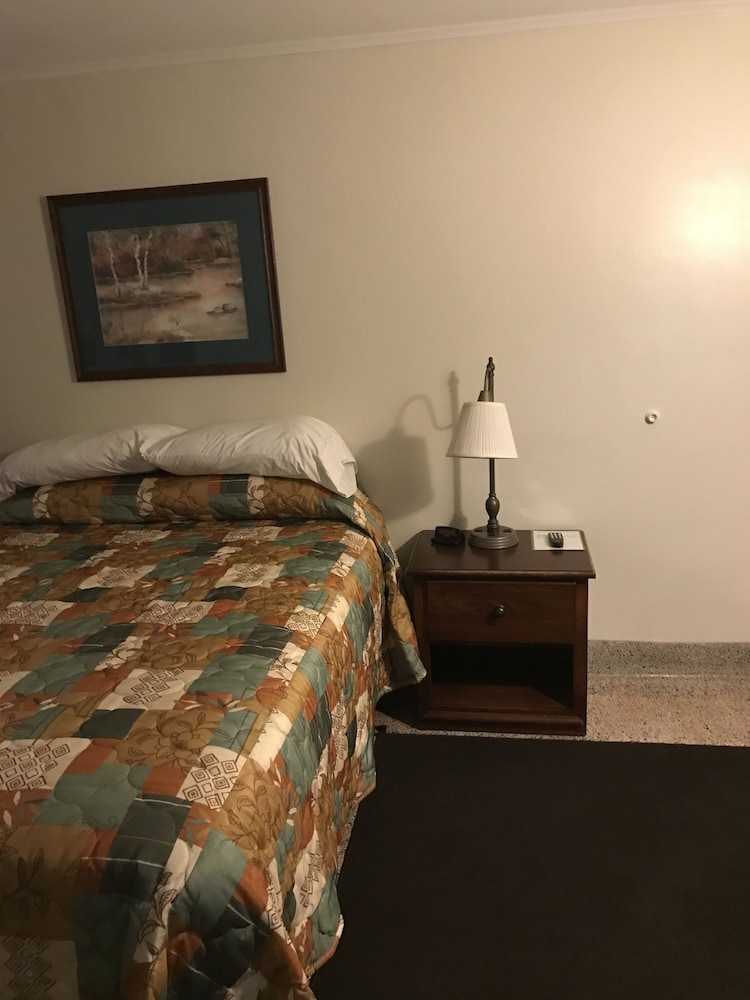 The Evergreen Motel - photo 25