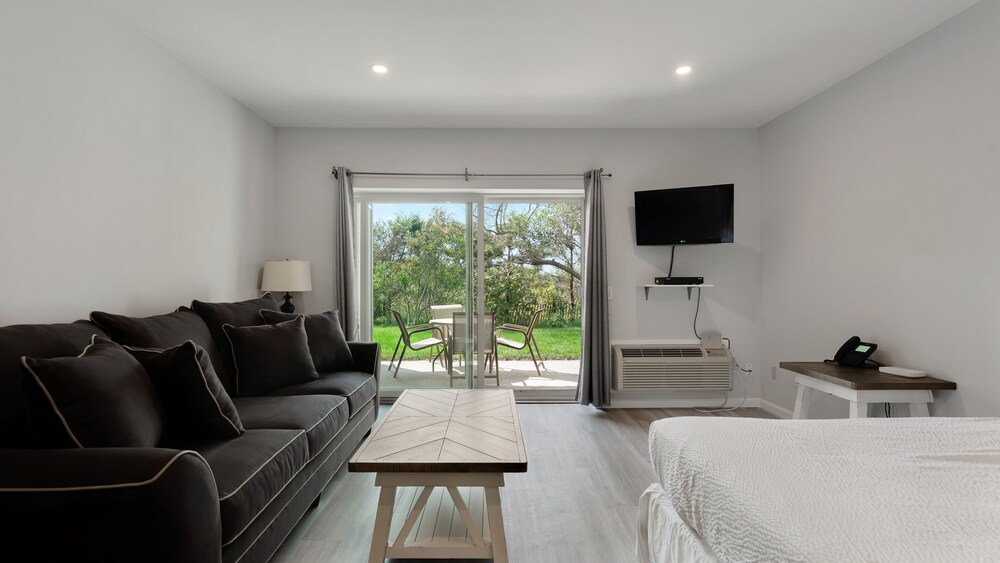 Windward Shores Ocean Resort - photo 16
