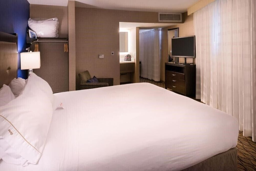 Holiday Inn Express & Suites Pasadena Los Angeles by IHG - photo 28