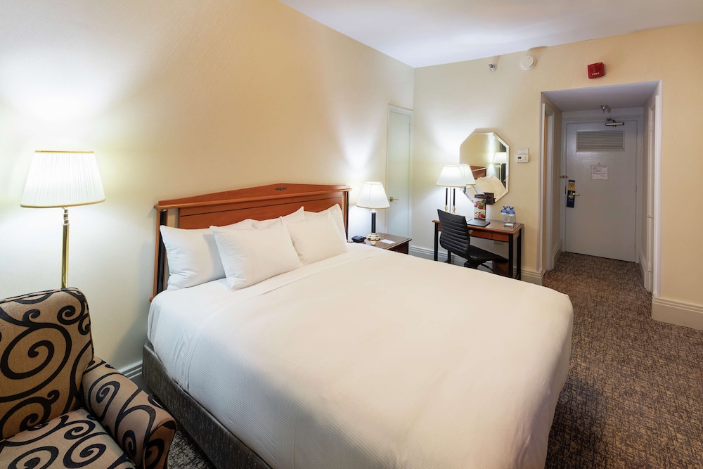 Hilton Cincinnati Netherland Plaza - photo 12