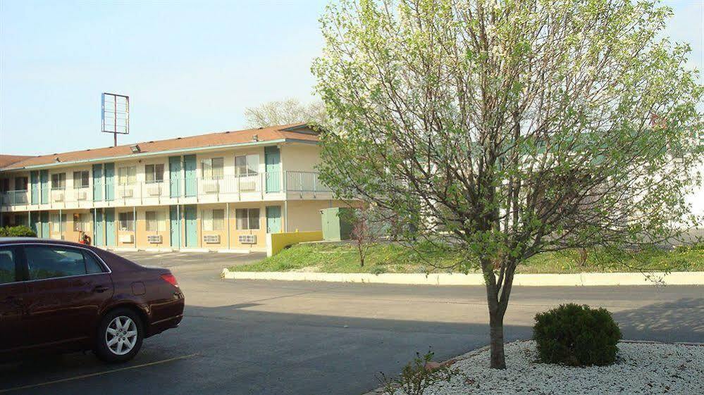 Travel Inn Dekalb - photo 5