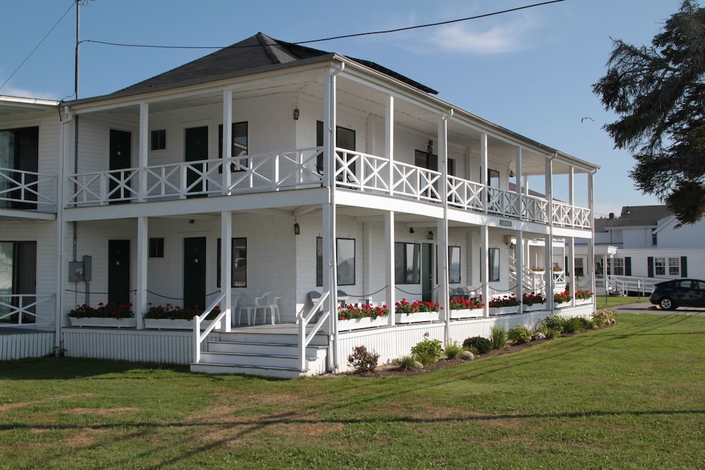 Bluebird Ocean Point Inn - photo 37