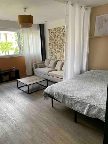 Charmant Studio Cosy Avec Parking in Caen, France