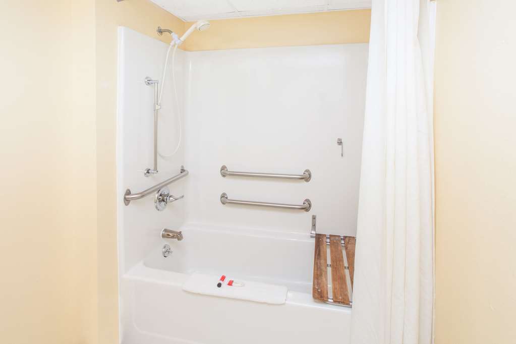 Super 8 by Wyndham Anamosa IA - photo 5