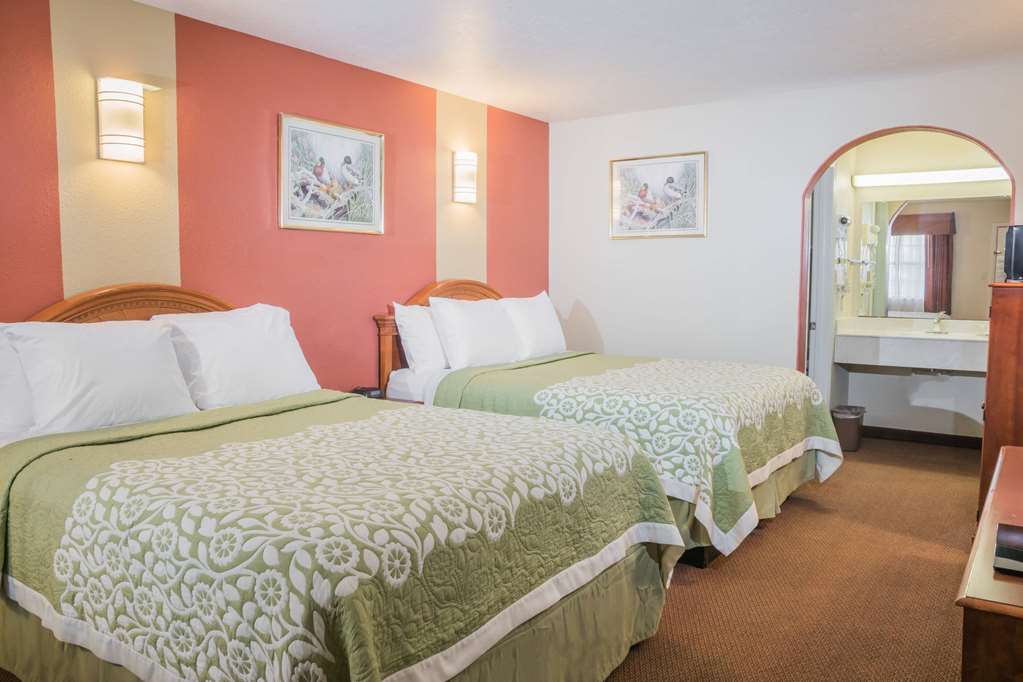 Days Inn by Wyndham Bastrop - photo 9