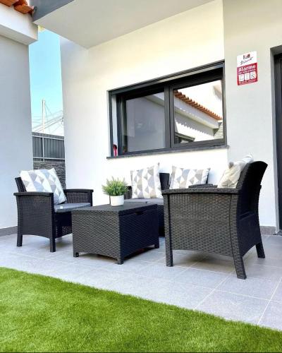 Charming House with Garden in Quinta do Conde Air Conditioning — 4-Star Luxury Hotel in Quinta Do Conde, Portugal
