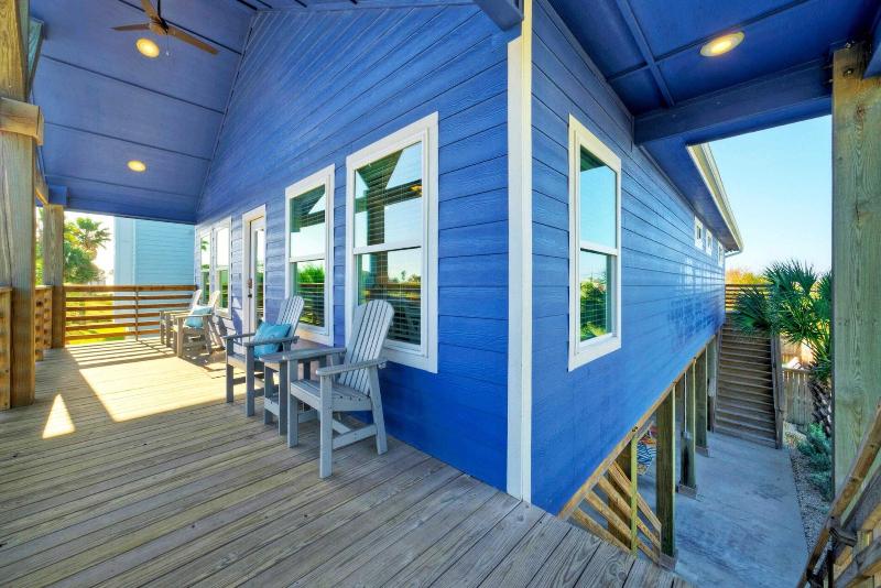 Private Pool Retreat Walk to Beach 2 Living Spaces Game Room for Groups - photo 27