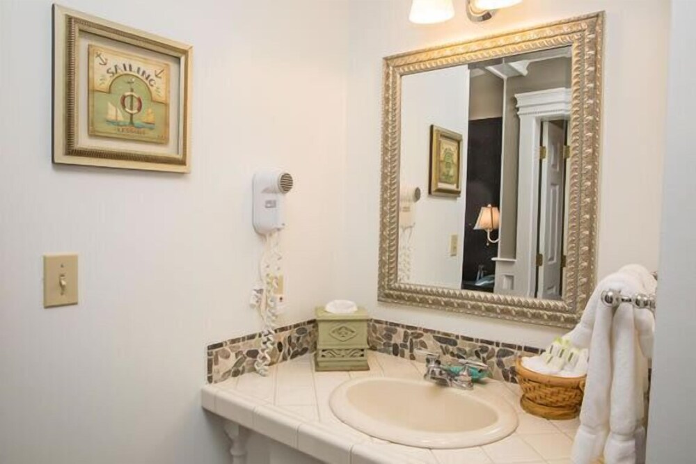 Strawberry Hill Seaside Inn - photo 12