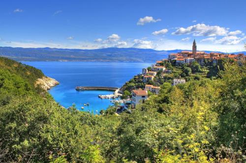 Seaview Apartment Omisalj 3623 1 — 4-Star Luxury Hotel in Omisalj, Croatia