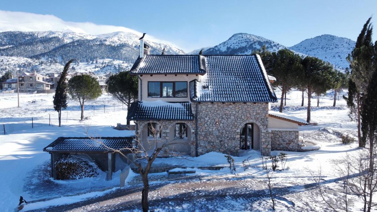 Villa Dianne Your Home in Mount Parnassos — 4-Star Luxury Hotel in Arachova, Greece
