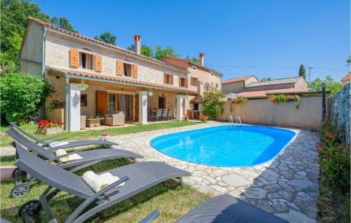4 Bedroom Pet Friendly Home In Zminj — 4-Star Luxury Hotel in Zminj, Croatia