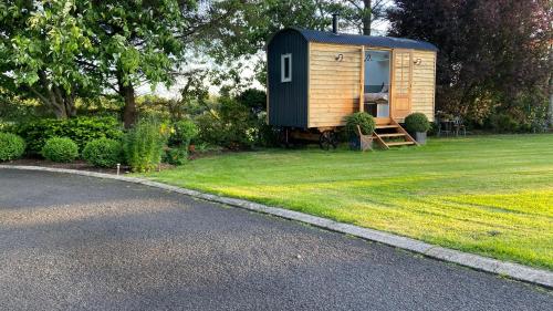 Bannfield shepherds hut — Ballymoney — photo 2