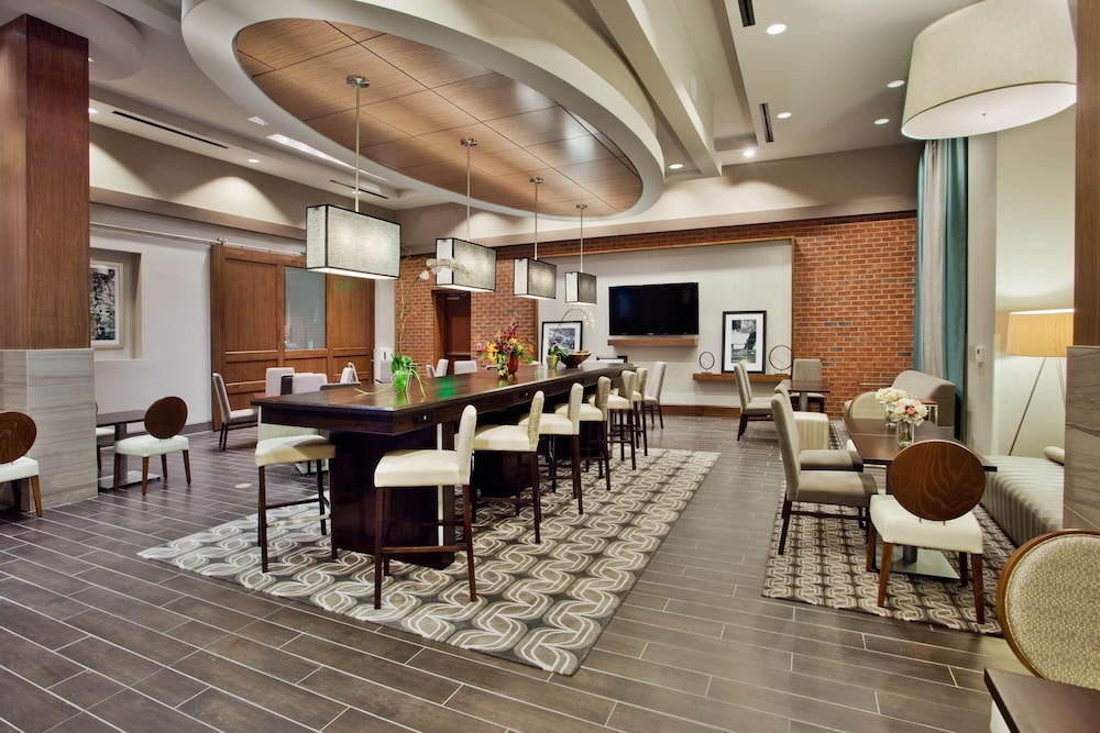 Hampton Inn & Suites Chapel Hill Carrboro Downtown - photo 4