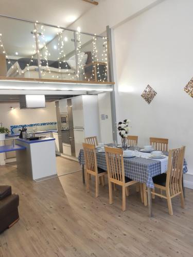 City Centre duplex 3rooms apartment with parking — 4-Star Luxury Hotel in Nottingham, United Kingdom