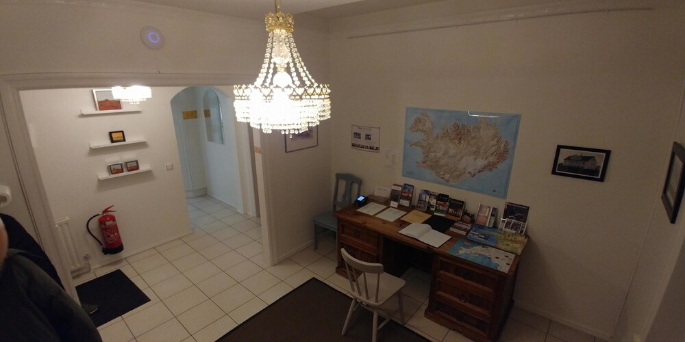 Gallery Guesthouse StayWest