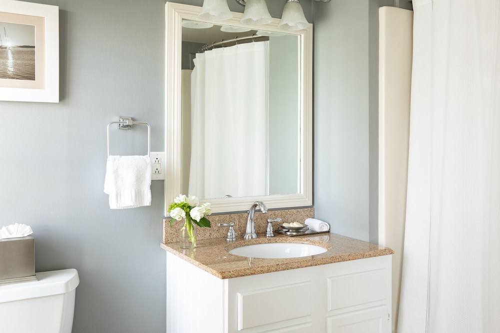 Vineyard Square Hotel & Suites - photo 20