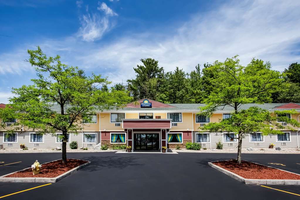 Days Inn & Suites by Wyndham Stevens Point - photo 2