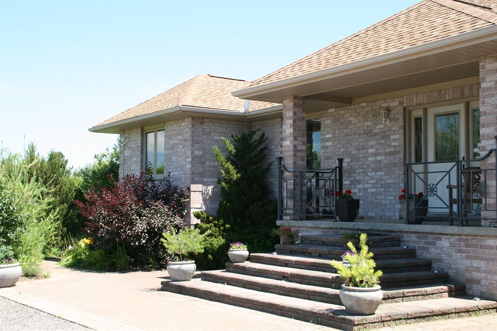 Just For You Bed and Breakfast — 4-Star Luxury Hotel in London, Canada