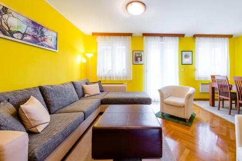 Sunny apartment Lapad