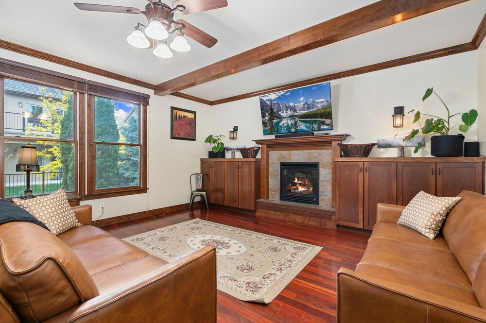 The Fireside Retreat 6 BD Sauna Home Theater — 4-Star Luxury Hotel in Greeley, United States