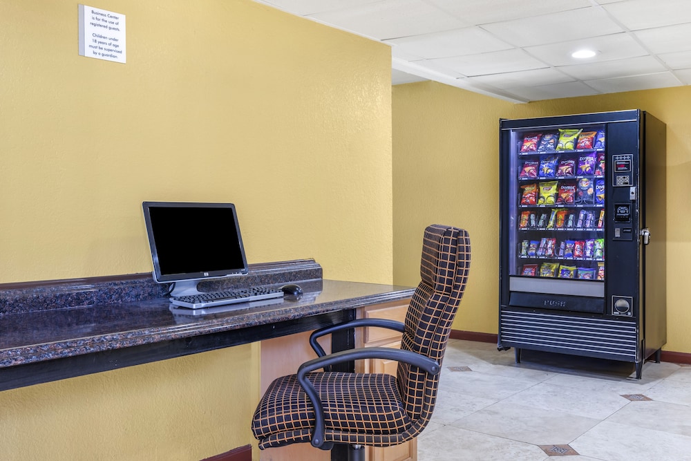 Rose City Inn & Suites - photo 26
