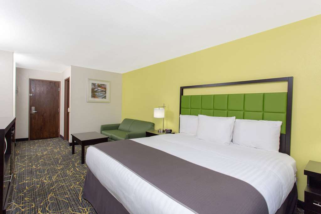 AmericInn by Wyndham Delafield Waukesha Milwaukee - photo 9