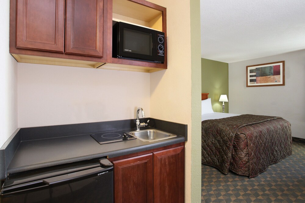 Days Inn by Wyndham Darien - photo 7