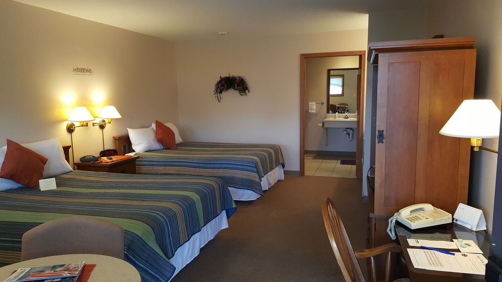 The Plaza Motel - photo 27