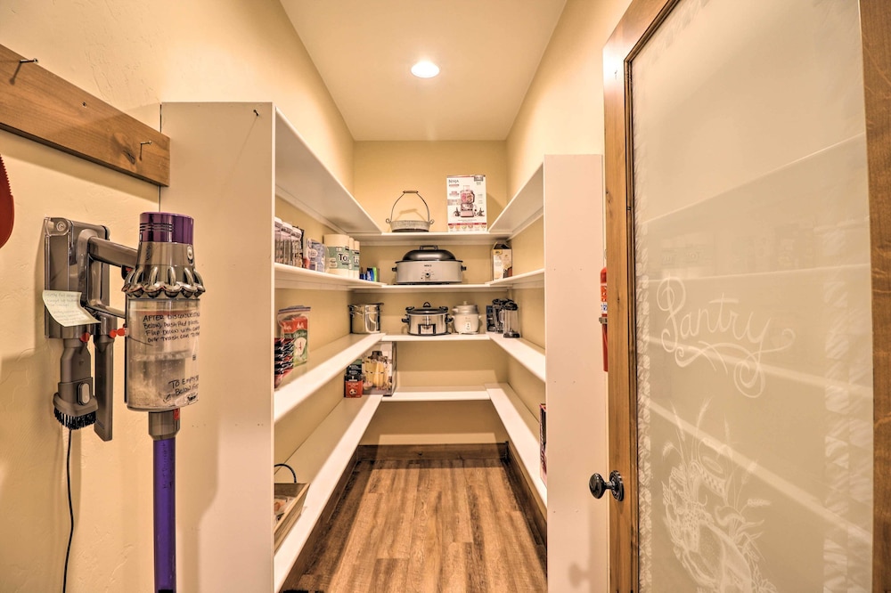 Bigfork Modern Living Pet And Family Friendly in Whitefish, United States