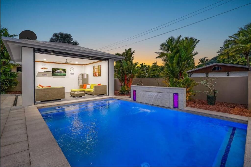 Trinity Beach Stunner Tropical Entertainer — Trinity Beach